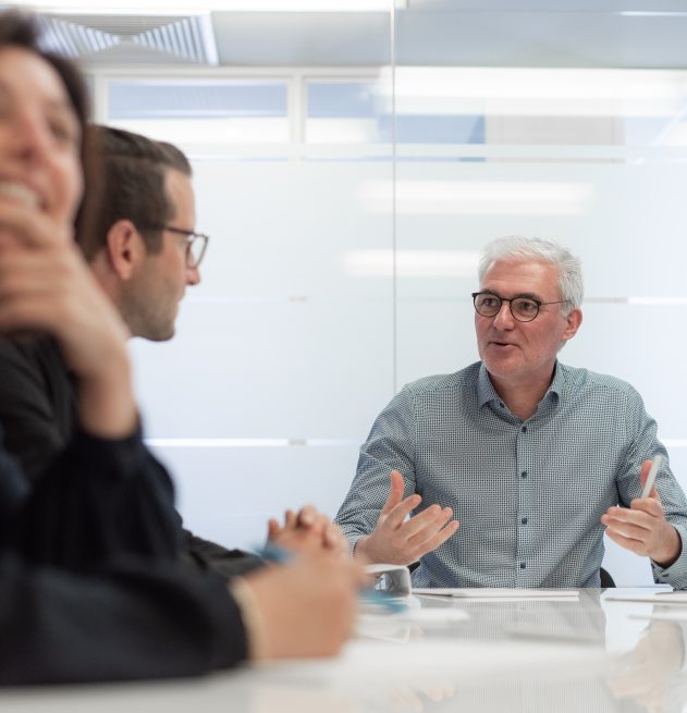 Discussion entre apprenants lors d'un cours de langue